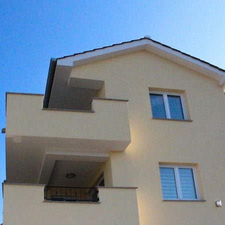 Apartmani Marin Vrbnik Eksteriør billede