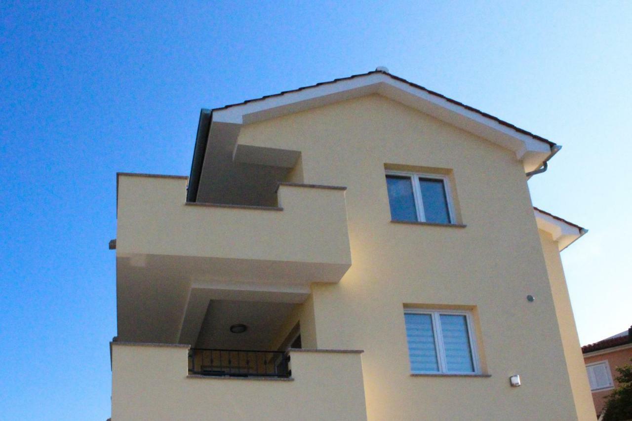 Apartmani Marin Vrbnik Eksteriør billede